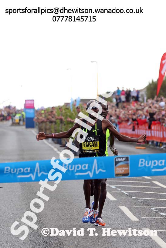Mo Farah wins the mens 2014 BUPA Great North Run. Photo: David T. Hewitson/Sports for All Pics